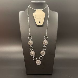 Kim Rogers Silver Tone 36"
Link Necklace